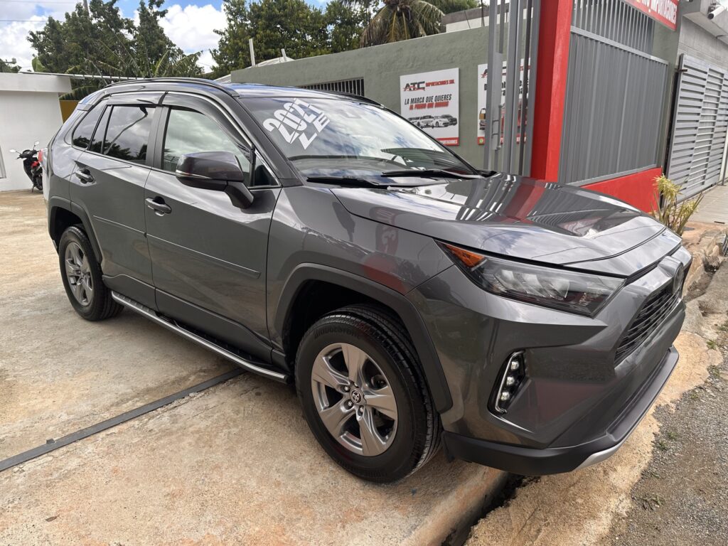 Toyota RAV4 LE 2021