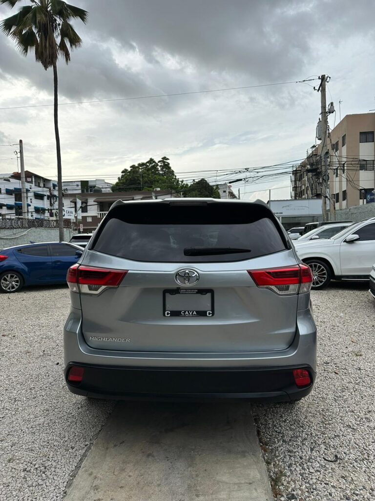 Toyota Highlander LE 2019