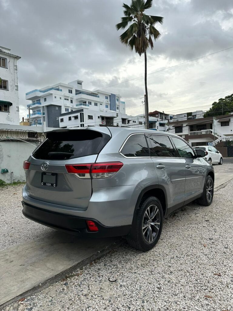 Toyota Highlander LE 2019
