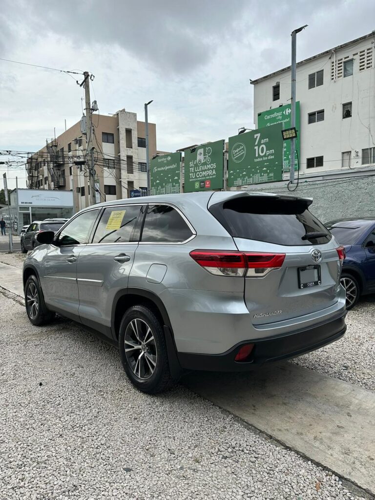 Toyota Highlander LE 2019