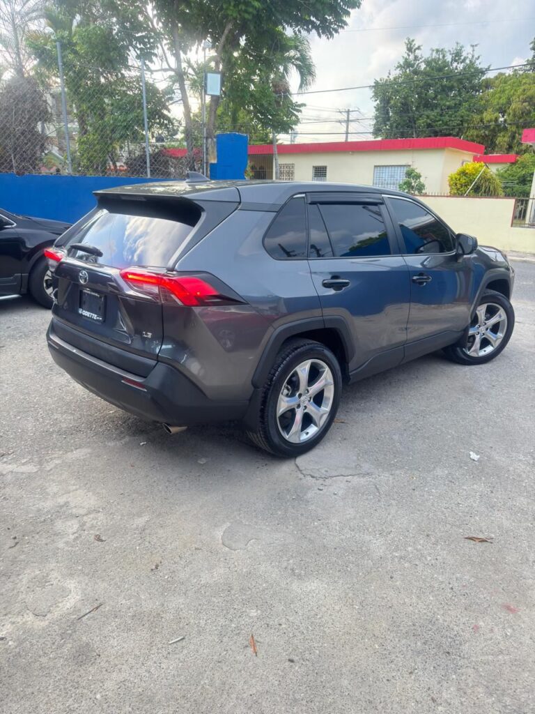 Toyota RAV4 LE 2022