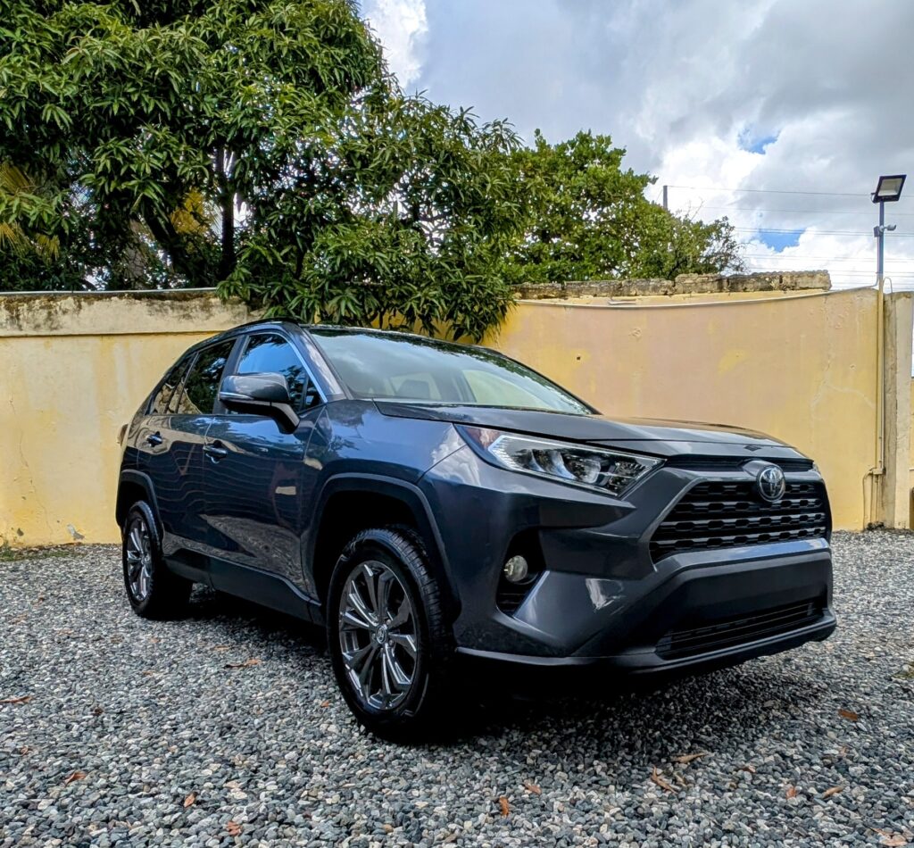 Toyota RAV4 XLE 2021