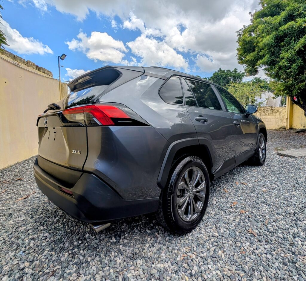 Toyota RAV4 XLE 2021