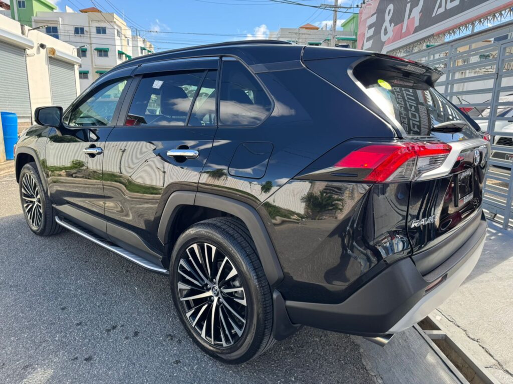 Toyota RAV4 LE Plus 2023