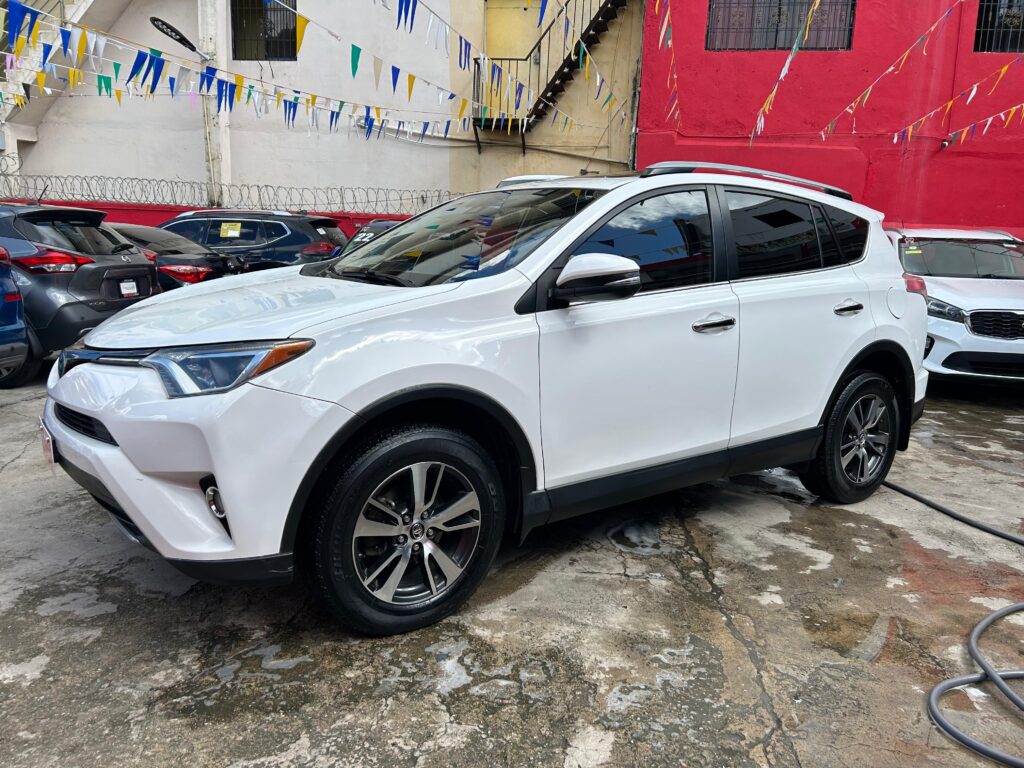 Toyota RAV4 XLE 2017
