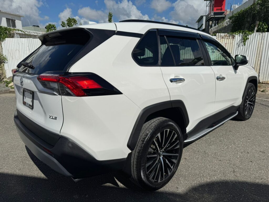 Toyota RAV4 XLE 2021