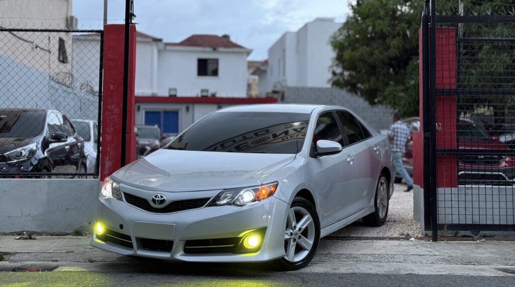 Toyota Camry SE 2012