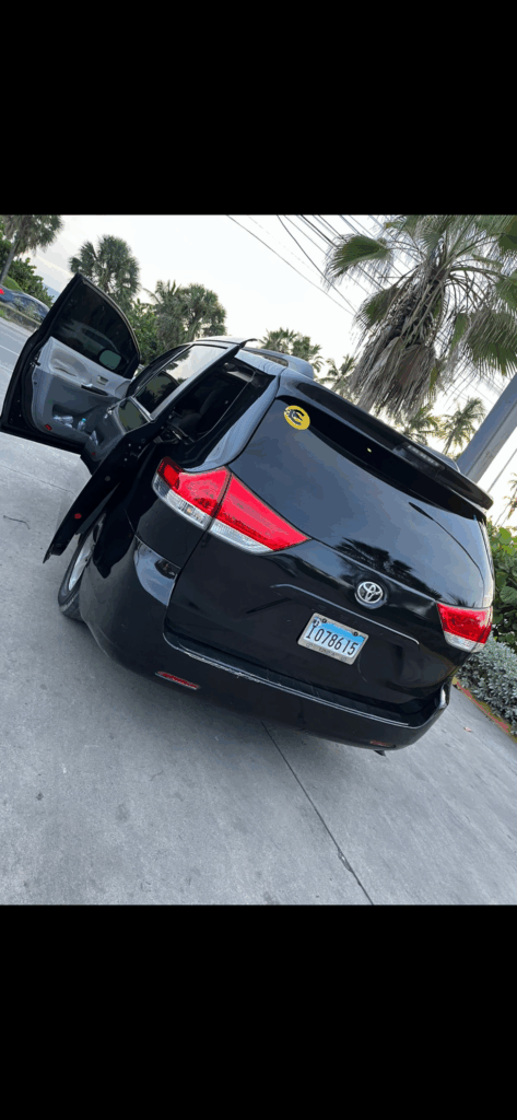 Toyota Sienna LE 2012