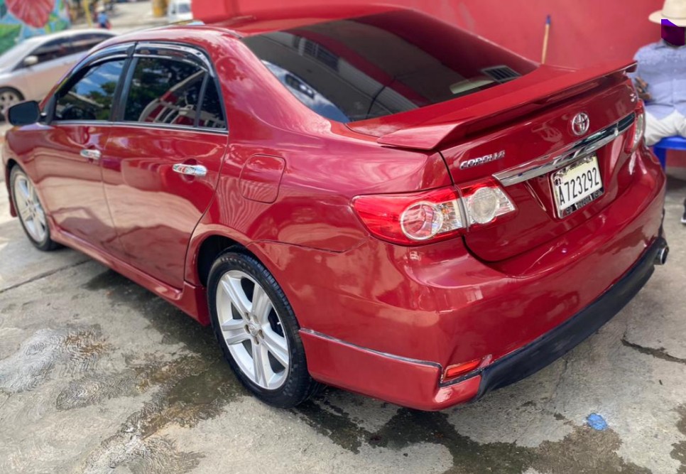 Toyota Corolla SE 2011