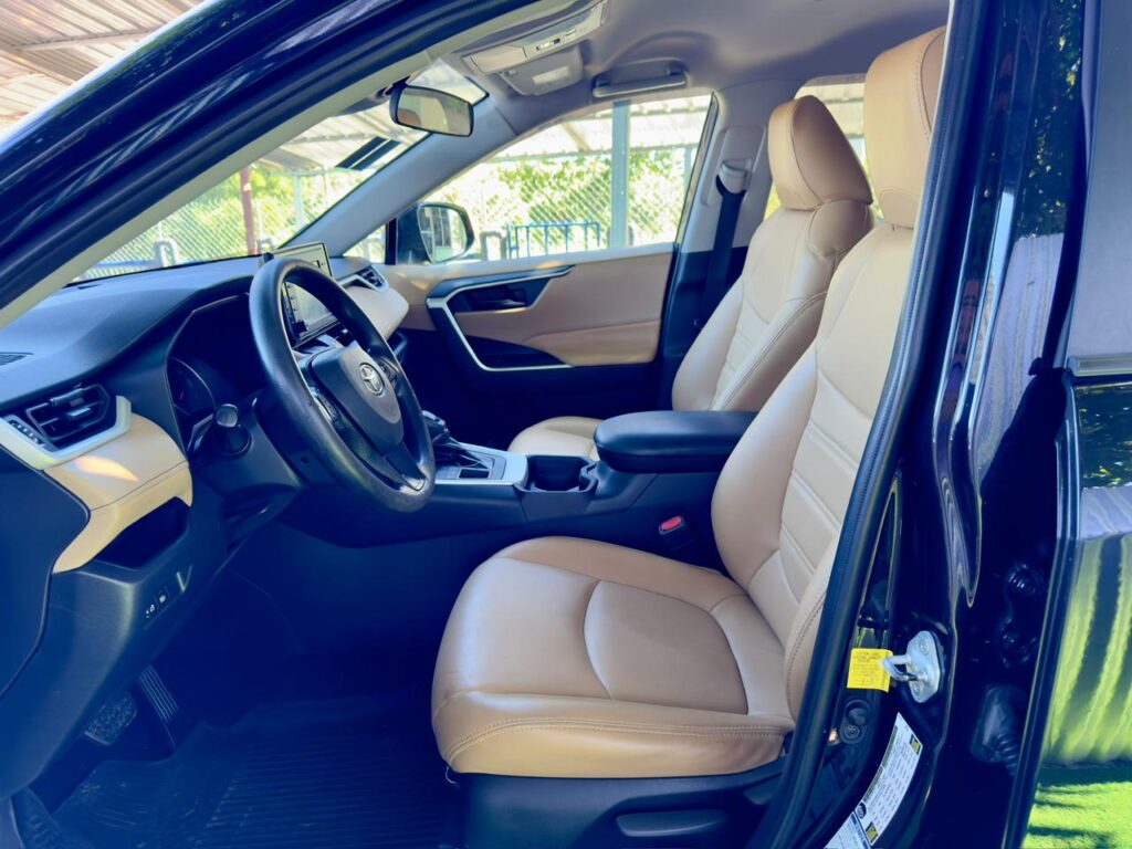 Toyota RAV4 LE Plus 2020