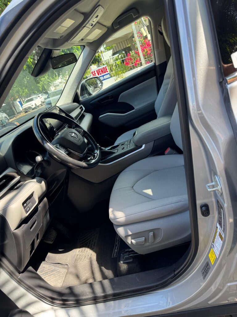 Toyota Highlander LE 2020