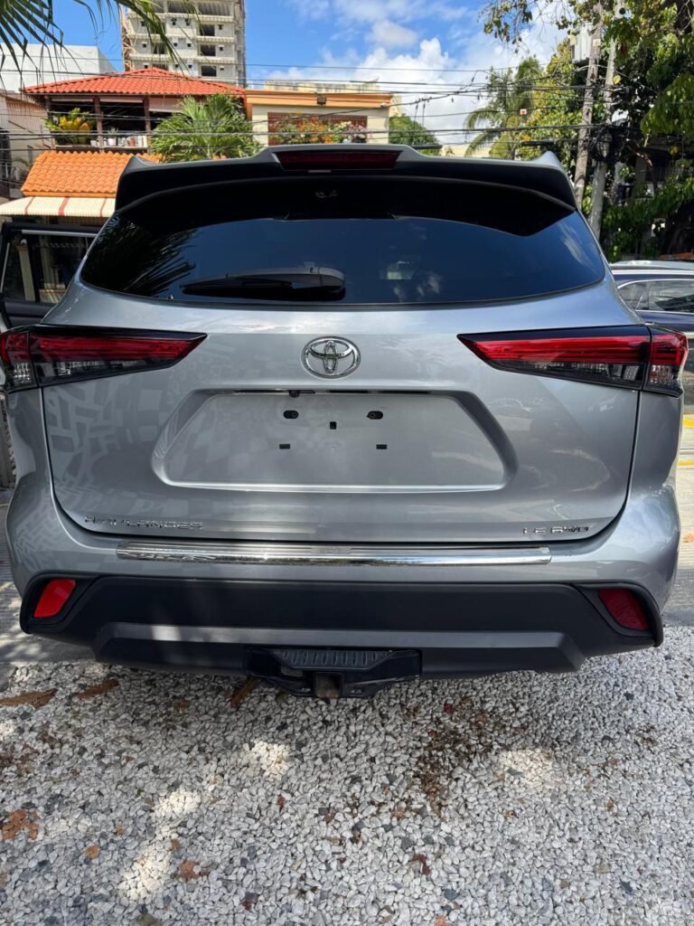 Toyota Highlander LE 2020