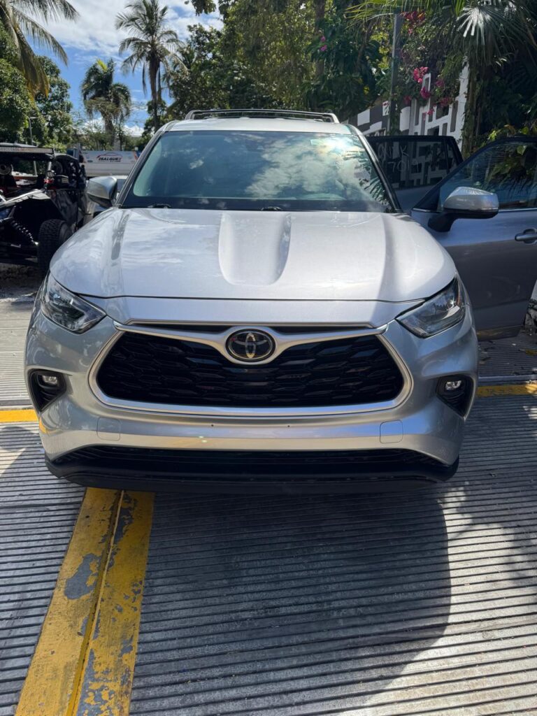 Toyota Highlander LE 2020