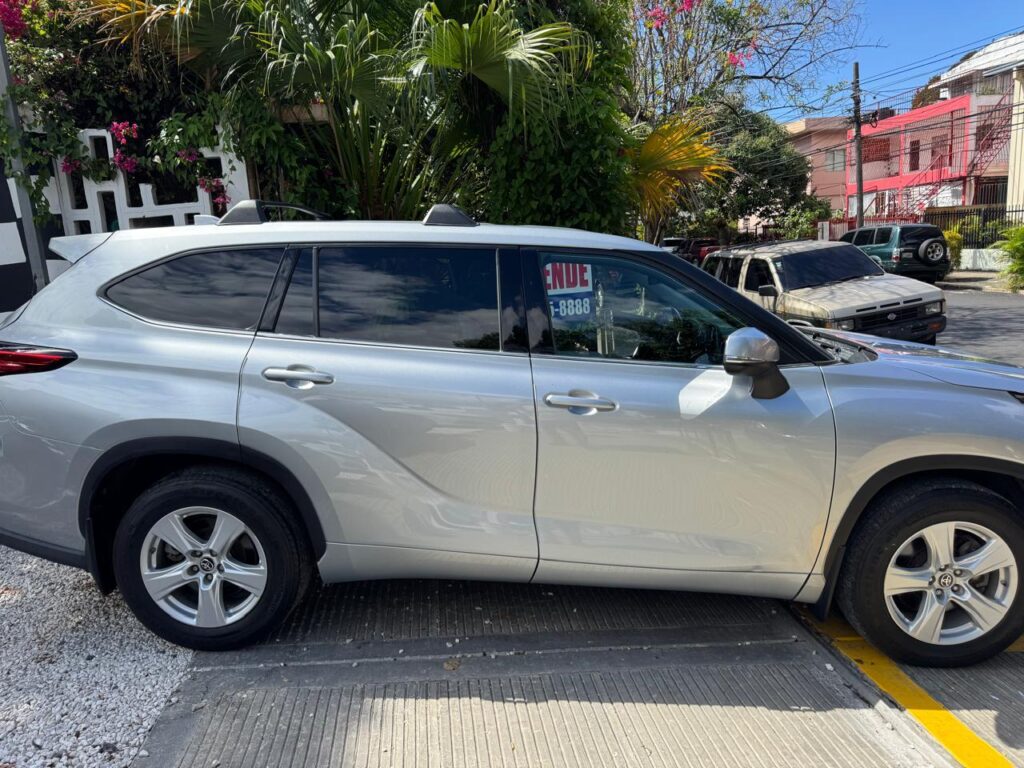 Toyota Highlander LE 2020