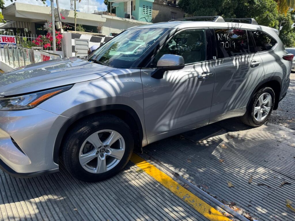 Toyota Highlander LE 2020