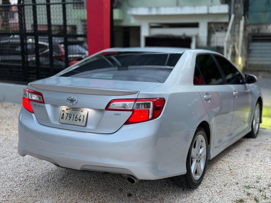 Toyota Camry SE 2012