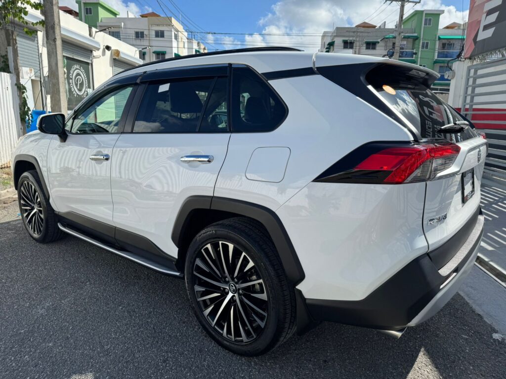Toyota RAV4 XLE 2021