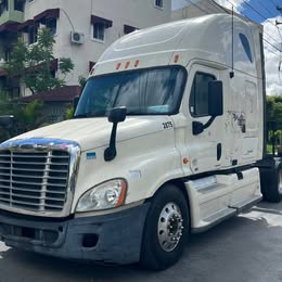 Freightliner M2 106 2011