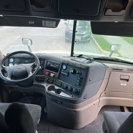 Freightliner M2 106 2011