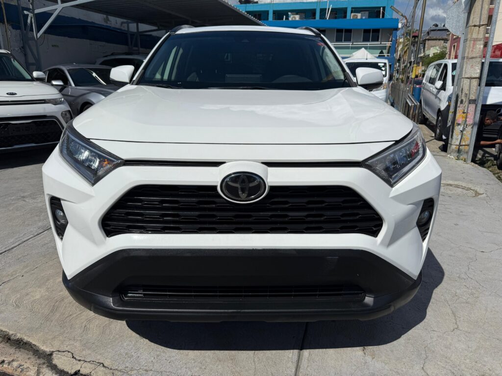 Toyota RAV4 XLE 2021