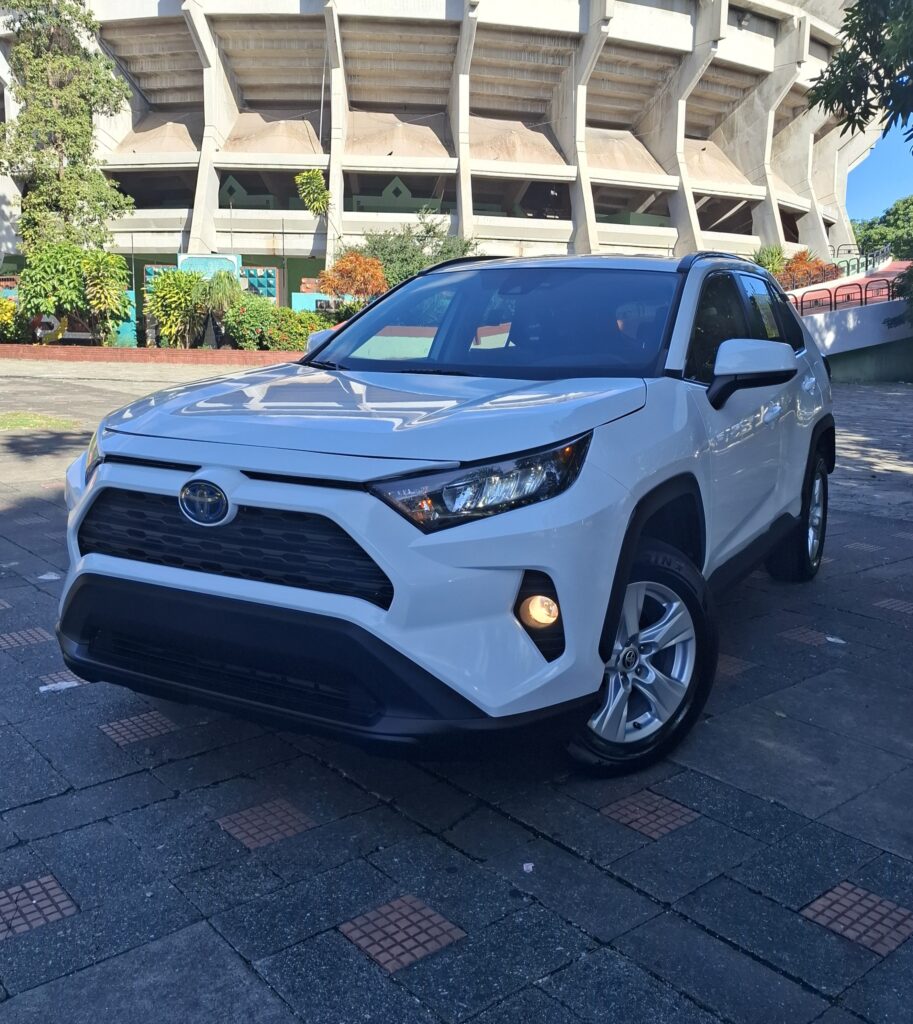 Toyota RAV4 LE 2021