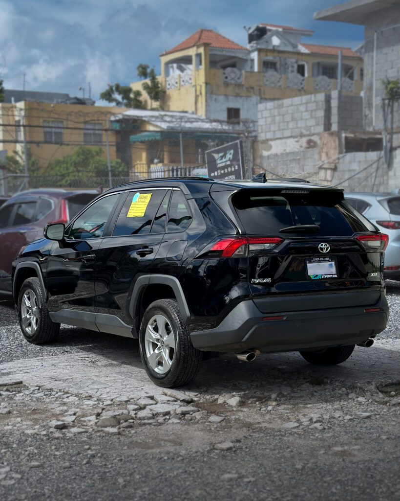 Toyota RAV4 XLE 2022