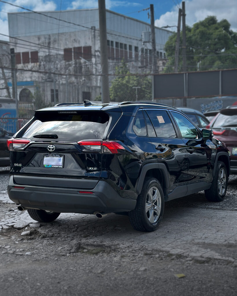 Toyota RAV4 XLE 2022