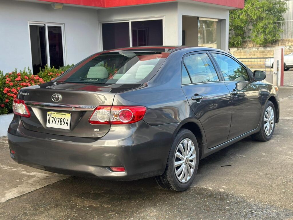 Toyota Corolla LE 2013