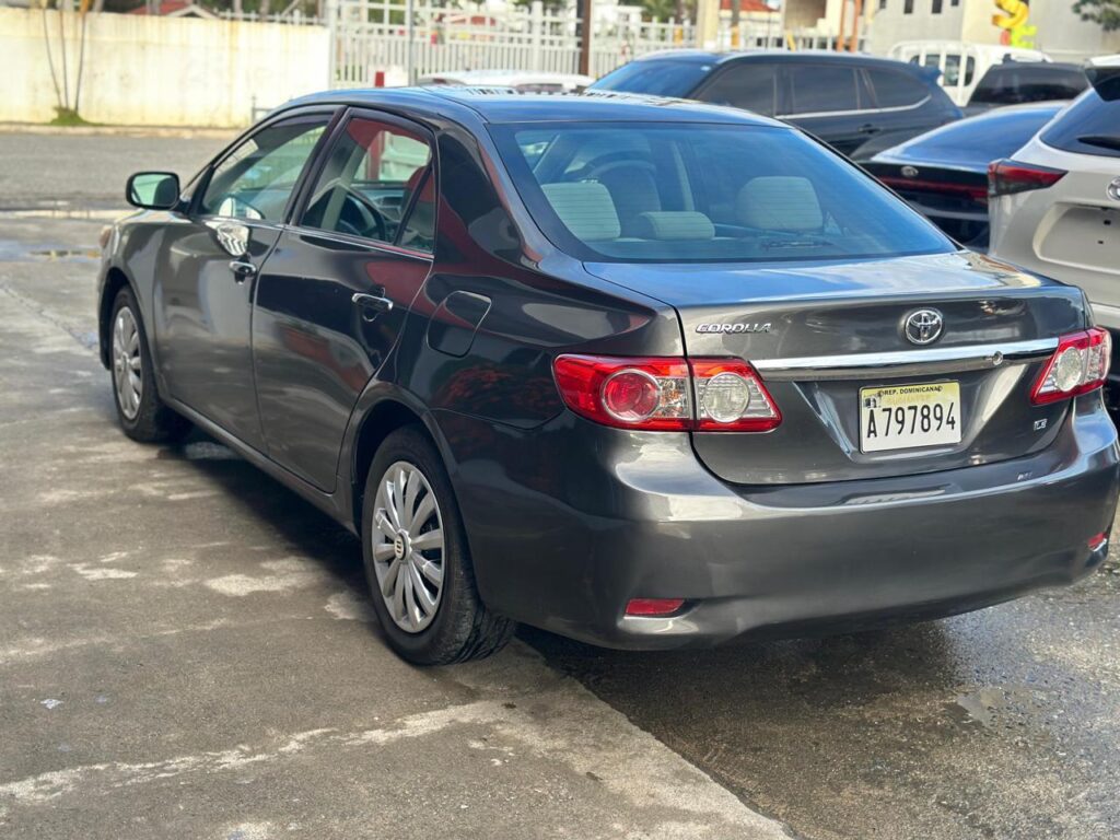 Toyota Corolla LE 2013