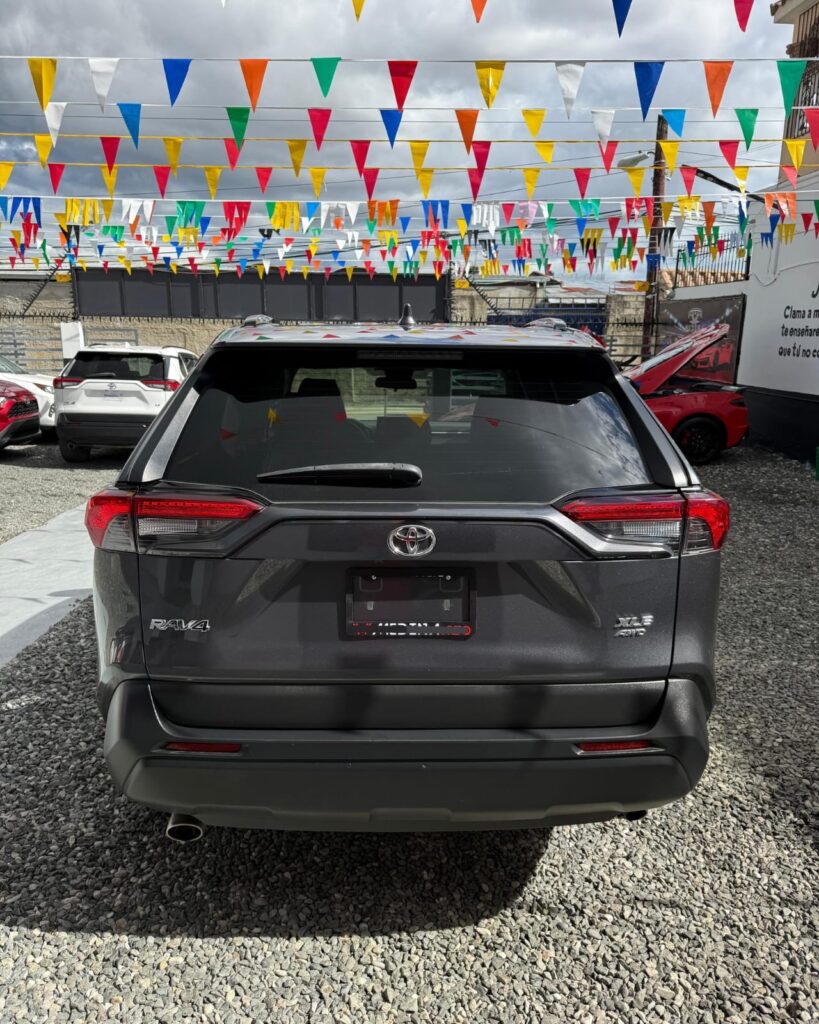 Toyota RAV4 XLE 2021