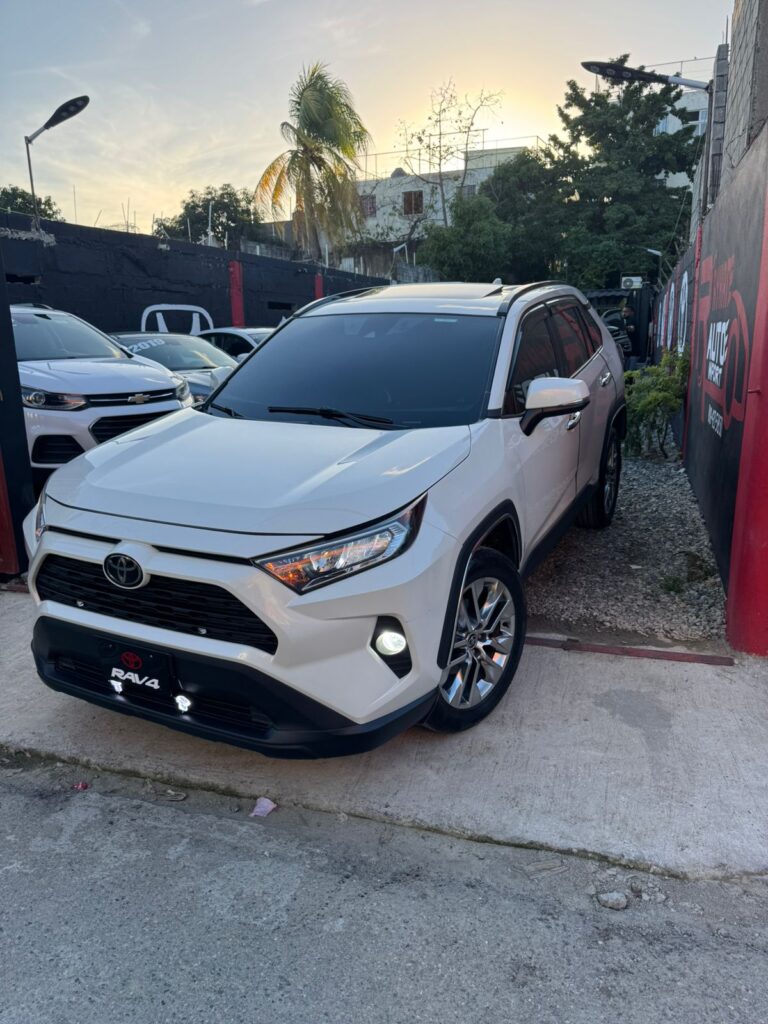 Toyota RAV4 XLE Premium 2021