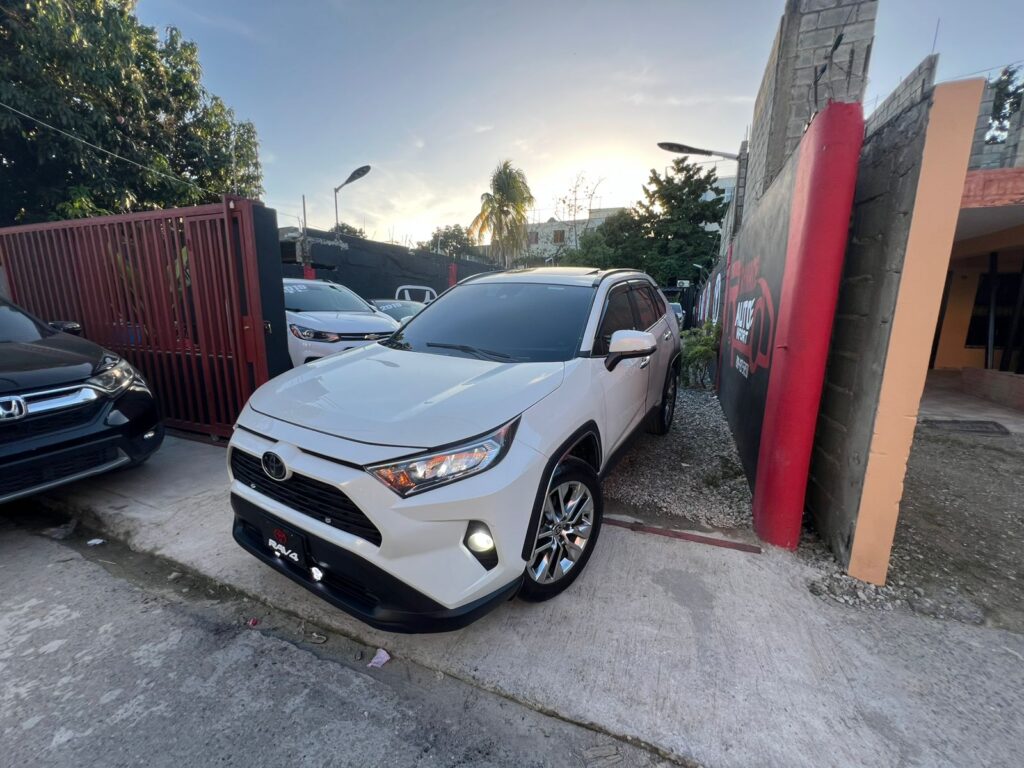 Toyota RAV4 XLE Premium 2021