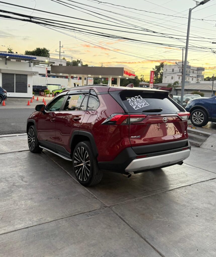 Toyota RAV4 LE 2021