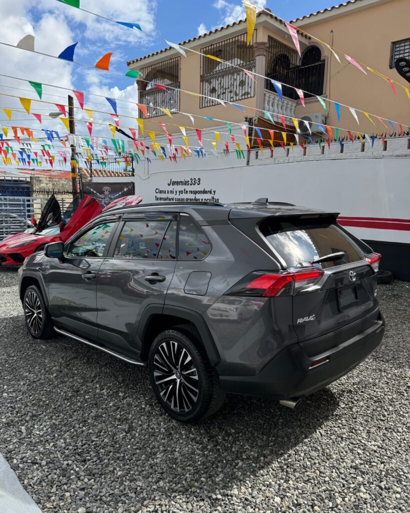 Toyota RAV4 XLE 2021