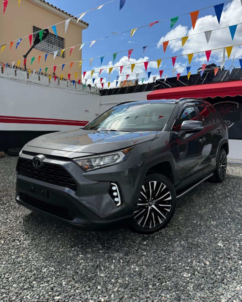 Toyota RAV4 XLE 2021