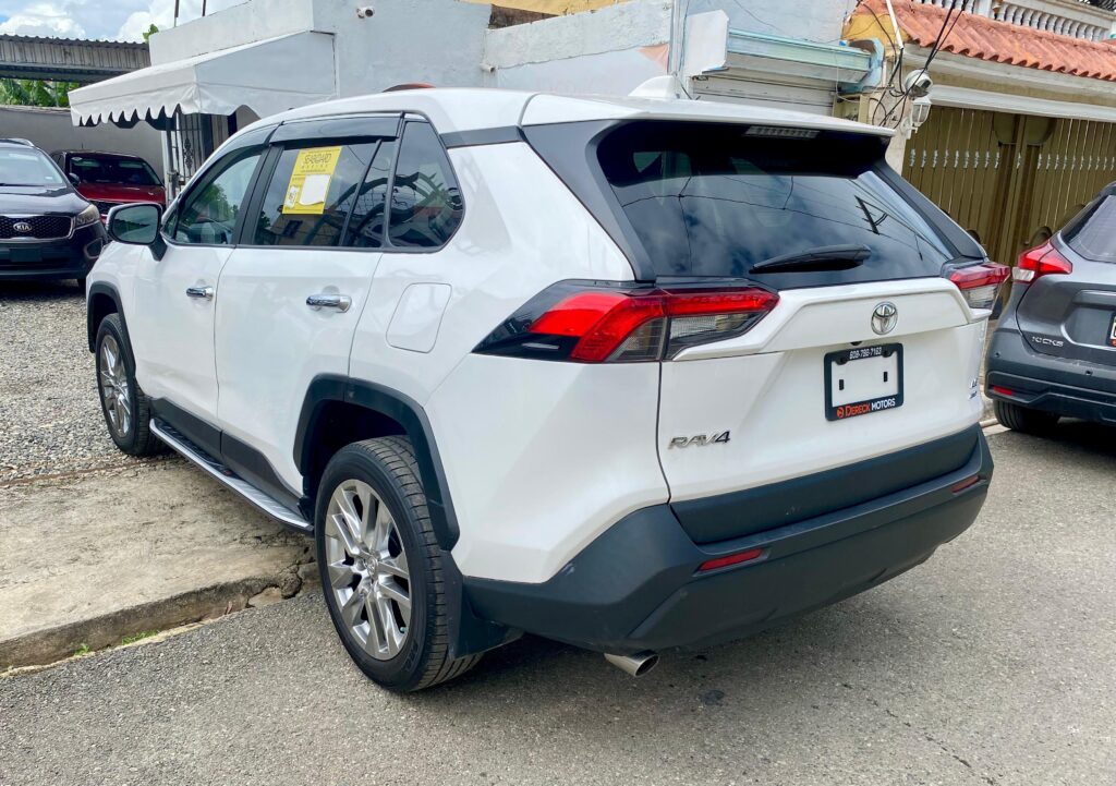 Toyota RAV4 LE Plus 2022