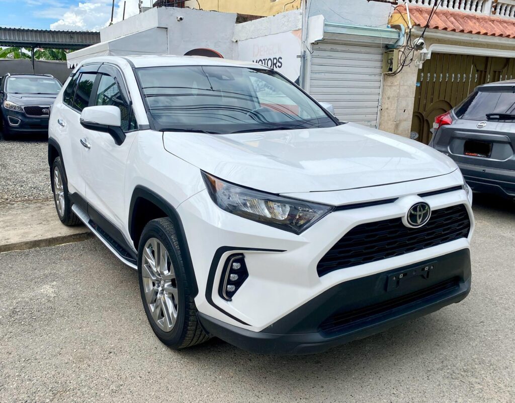 Toyota RAV4 LE Plus 2022