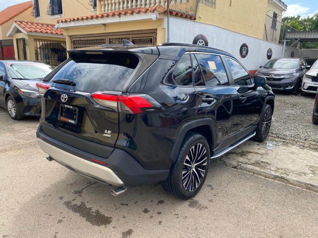 Toyota RAV4 LE Plus 2020