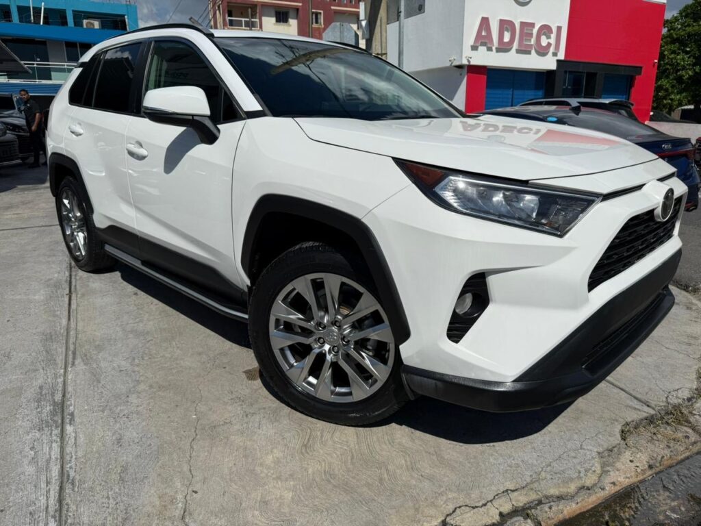 Toyota RAV4 XLE 2021