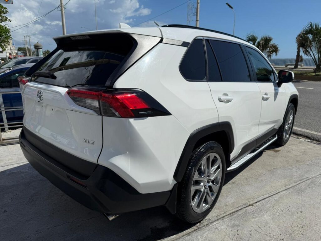 Toyota RAV4 XLE 2021