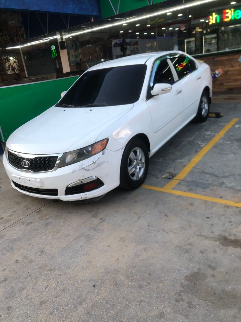 Kia Optima LX 2010