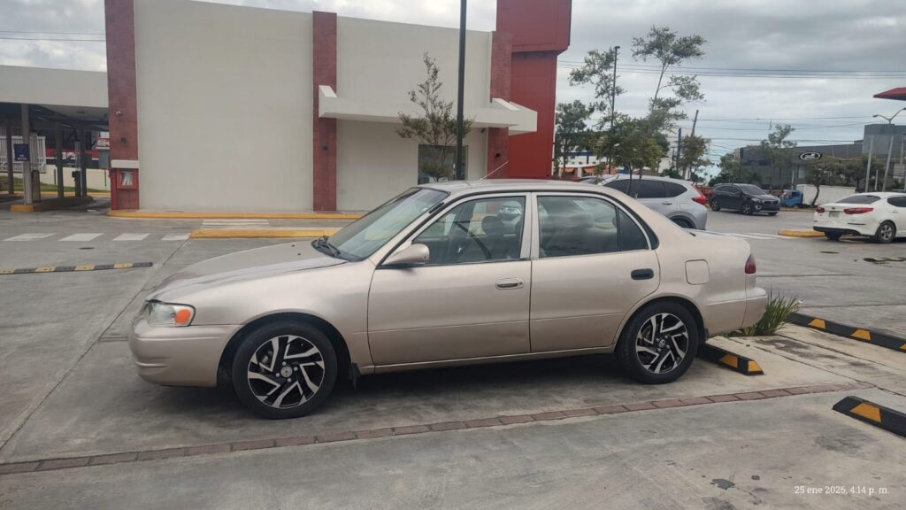 Toyota Corolla LE 1998