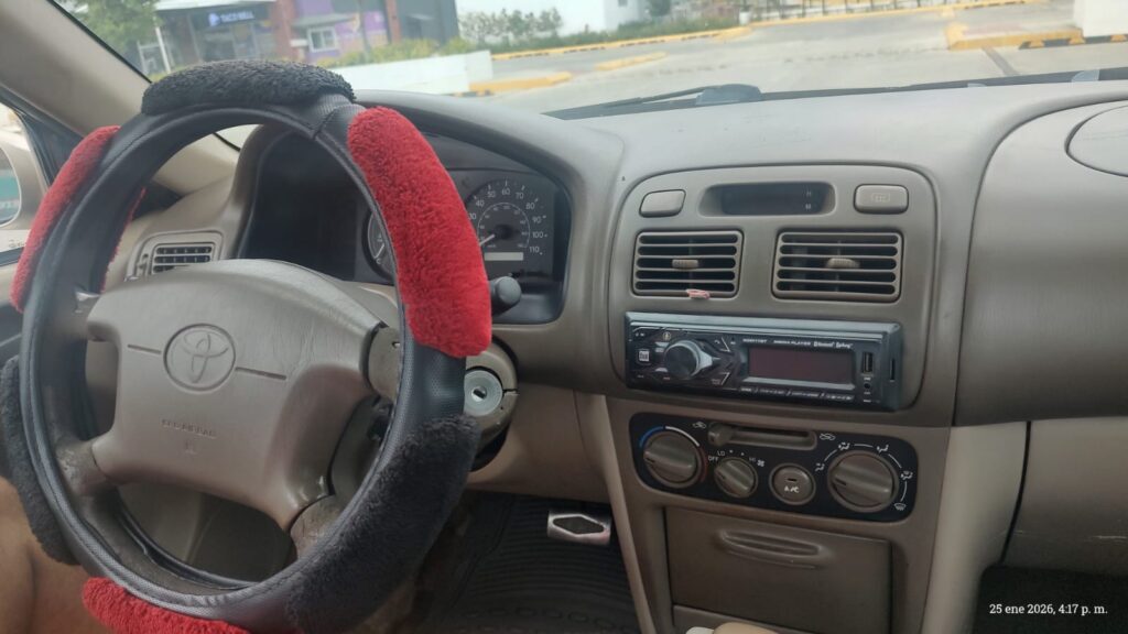 Toyota Corolla LE 1998