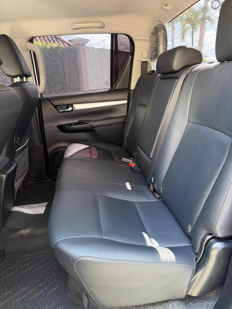 Toyota Hilux SRV 2023