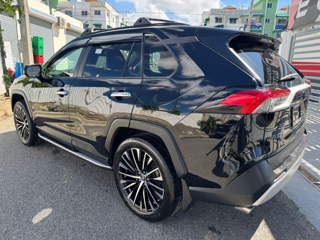 Toyota RAV4 XLE 2023