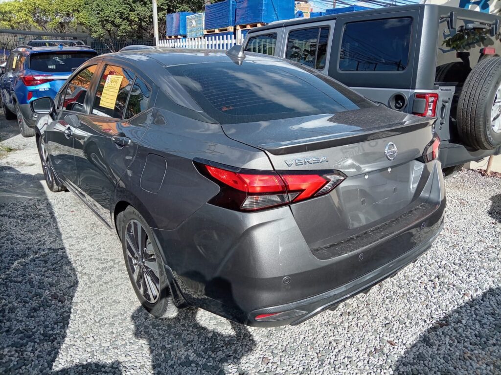 Nissan Sentra SR 2020