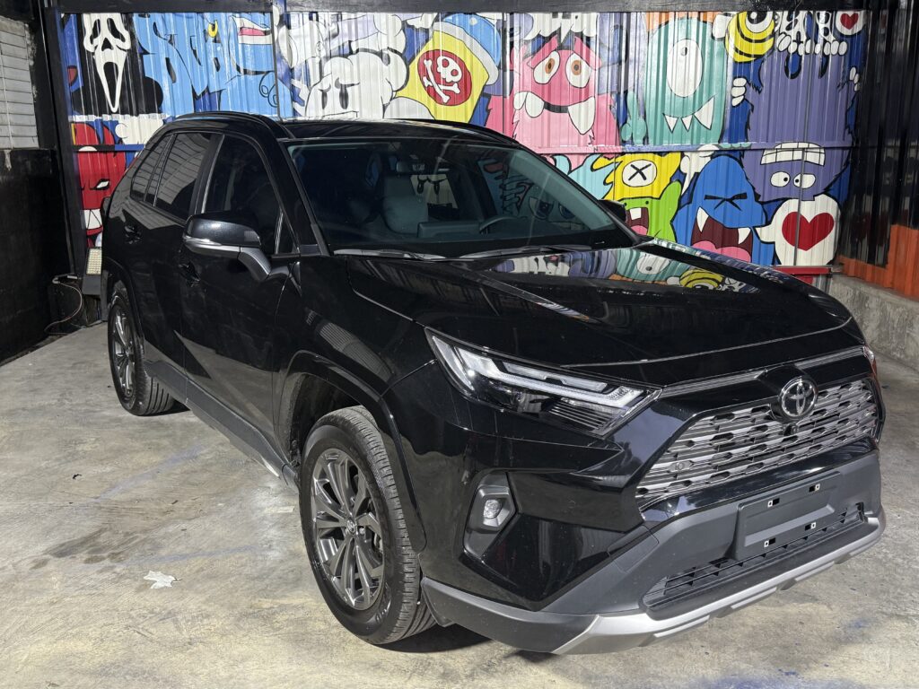 Toyota RAV4 XLE Hybrid 2025