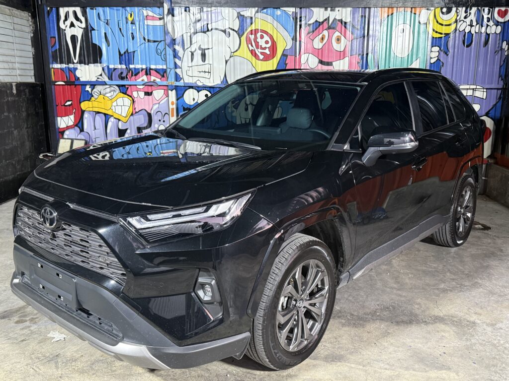 Toyota RAV4 XLE Hybrid 2025