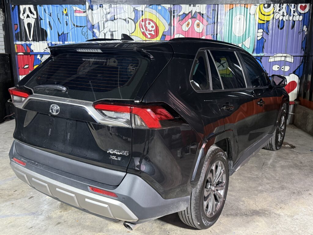 Toyota RAV4 XLE Hybrid 2025