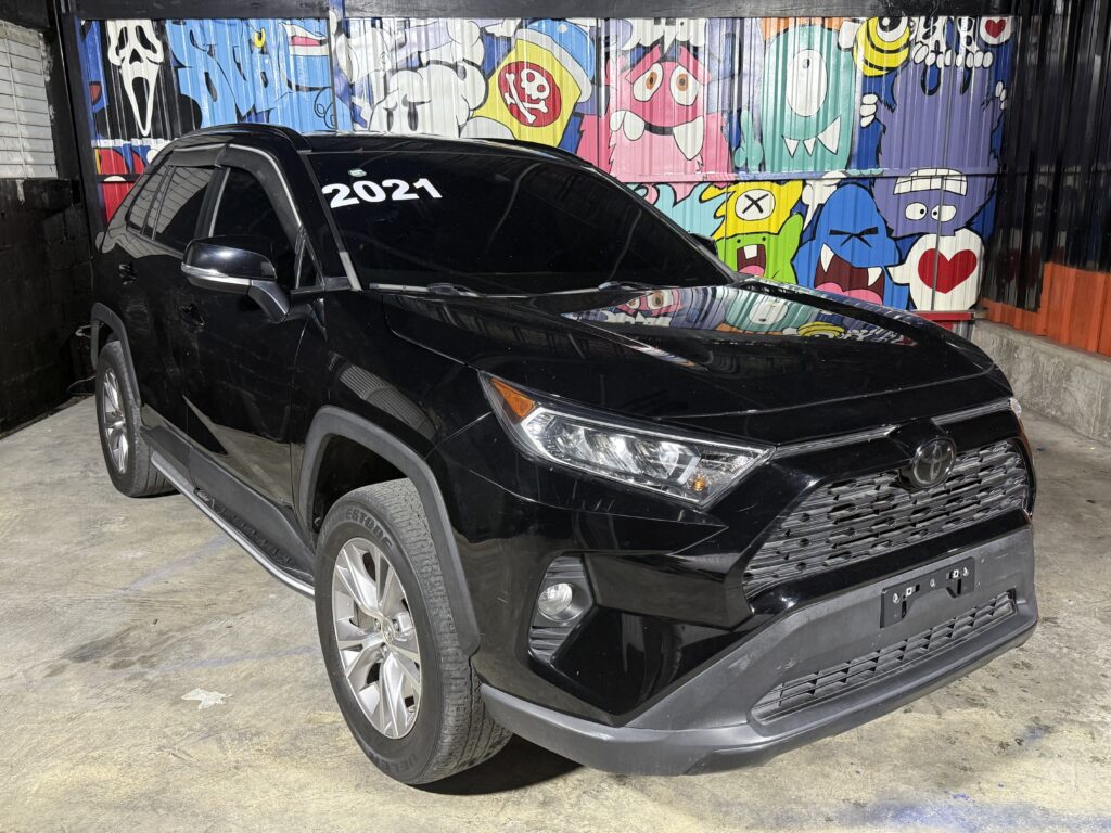 Toyota RAV4 XLE 2021